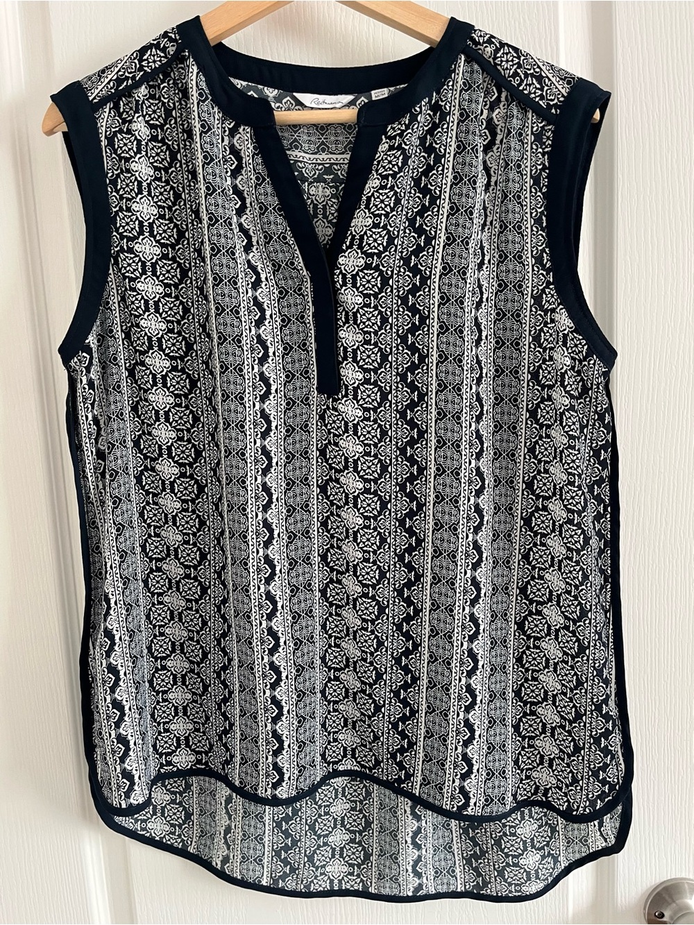 REITMENS Petites Navy Blue and White Geometric Print Sleeveless Blouse Medium